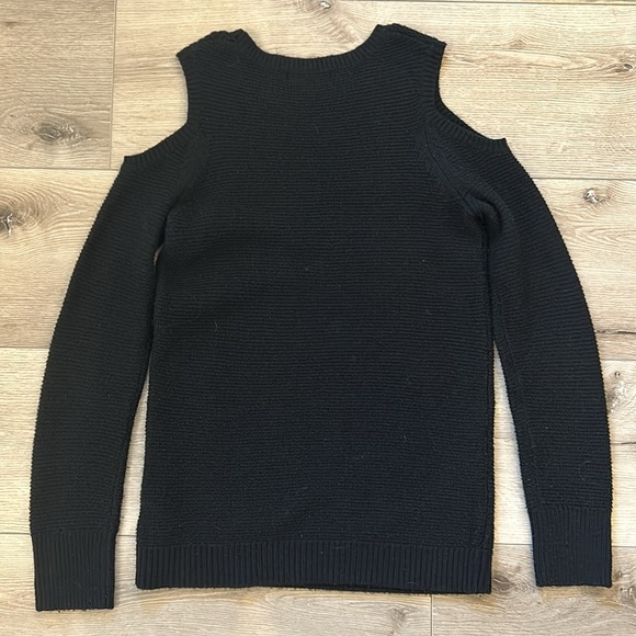 Women’s Sweater With Shoulder Cutouts - Picture 5 of 5